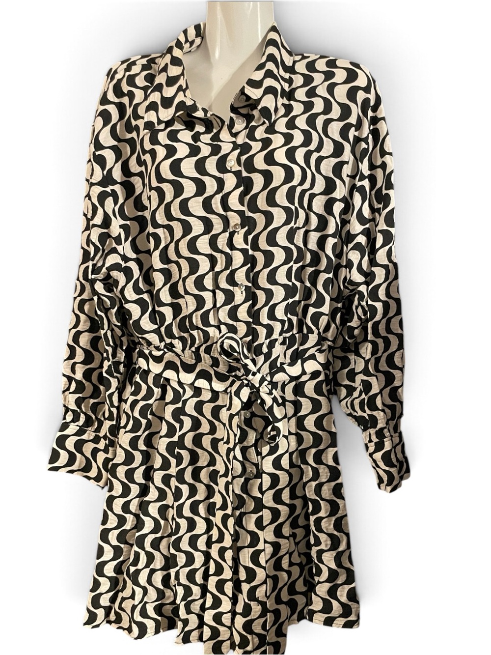 H&M Black and Cream Wave Print Pearl Button-Front Shirt Dress
